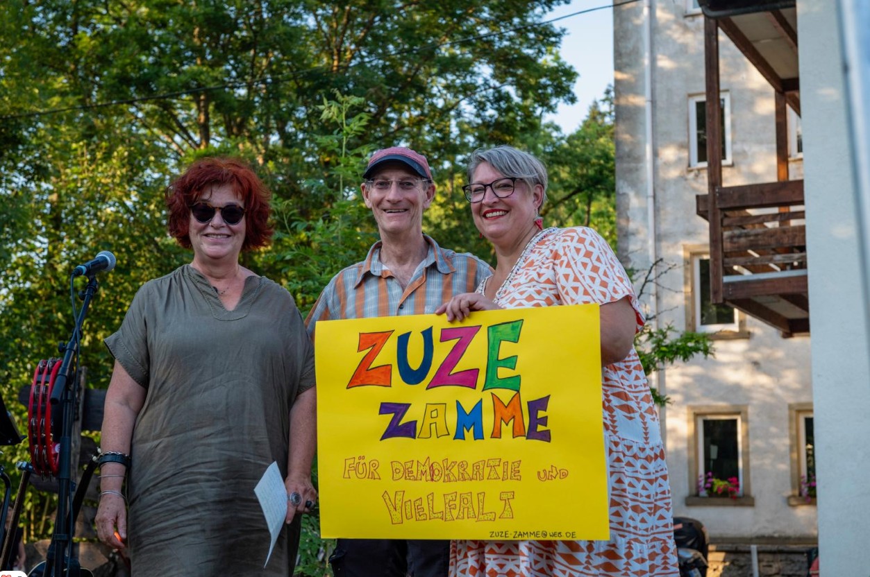 Das ZuzeZamme-Team an ihrem Stand beim Flohmarkt in Zuzenhausen